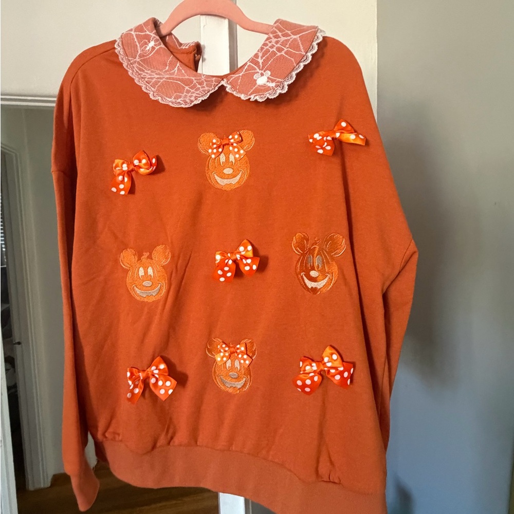 NWT (XL) Her Universe Disney Halloween Pumpkin Pullover and Lace Collar